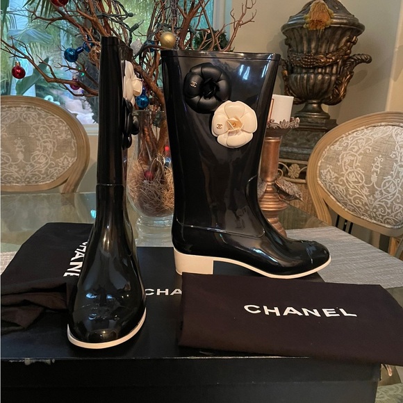 Chanel rain boots - Picture 1 of 4